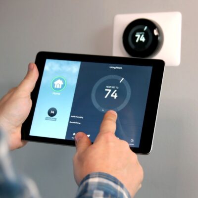 what-is-the-difference-between-programmable-thermostat-and-smart-thermostat-400x400